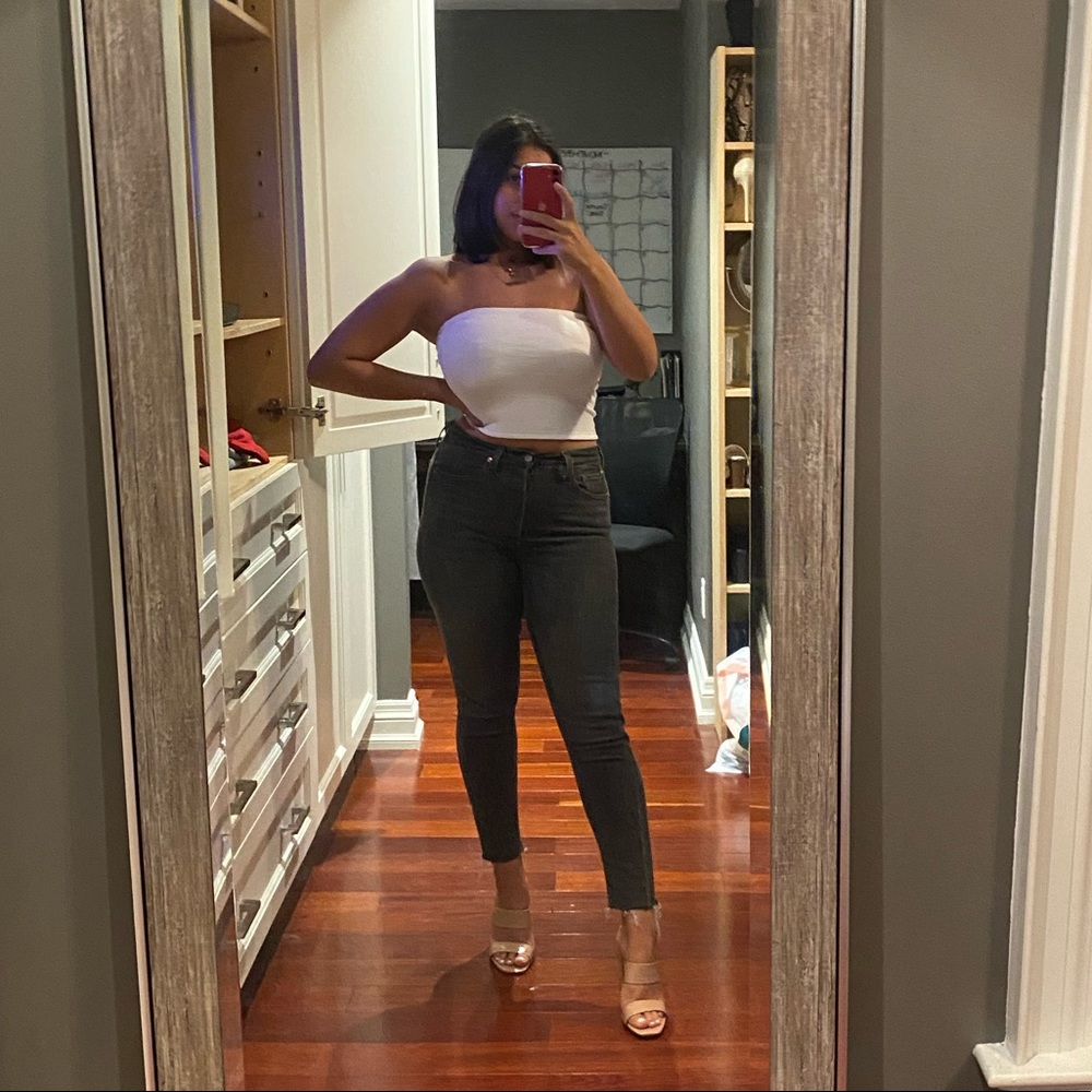 Aritzia - white sleeveless crop top